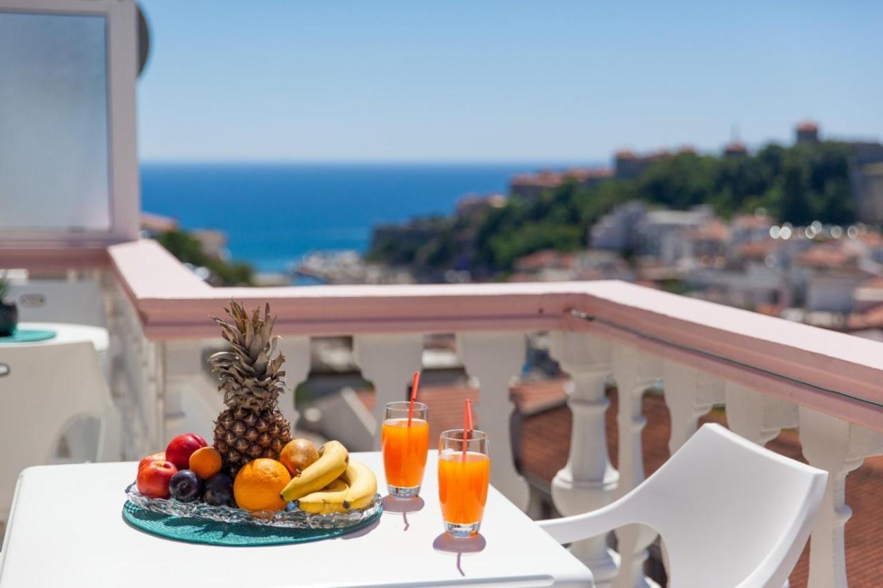 Castello Apartments ウルツィニ エクステリア 写真